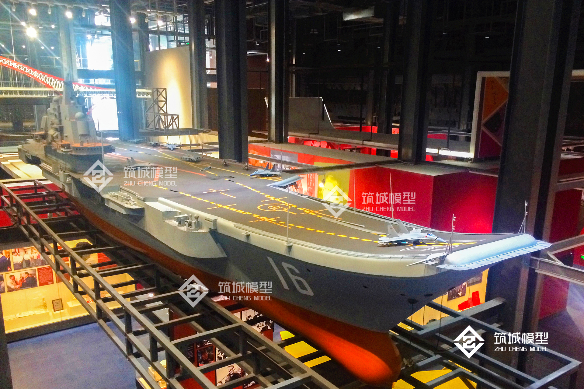 9米长辽宁号航母模型.jpg